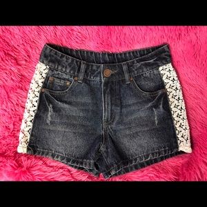 Size 3 denim shorts embroidery detail